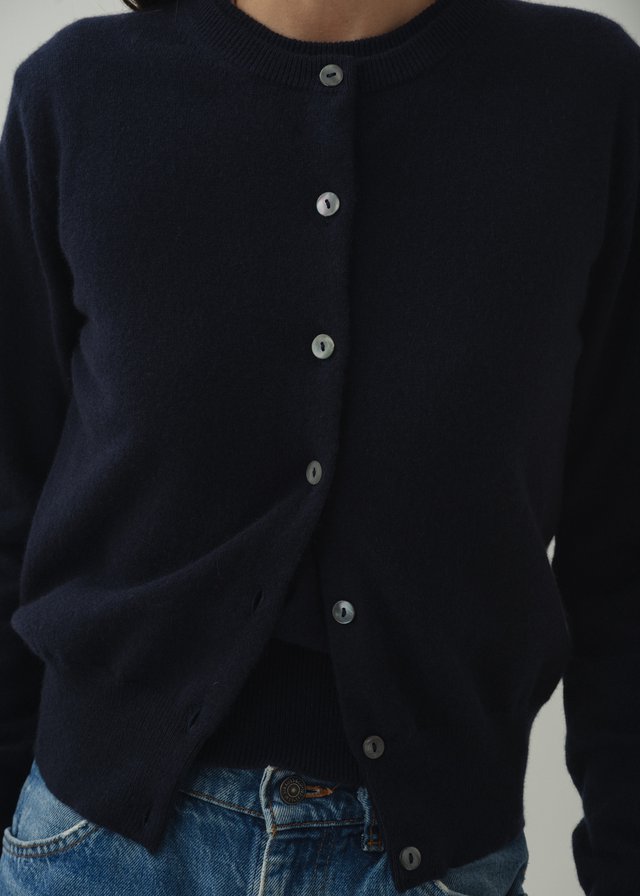 Aime_Gabby_Cashmere_Navy_05.jpg