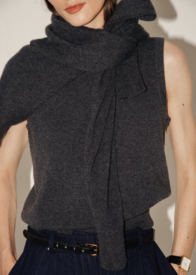 Aimé_Ike Vest_Anthracite_Mood.jpg