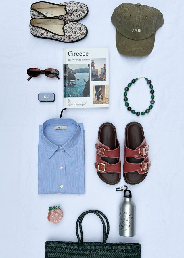 Les Vacances_Flatlay.jpg
